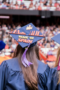 This student's Spain-themed cap features silhouettes of the Madrid and Barcelona skylines. 
